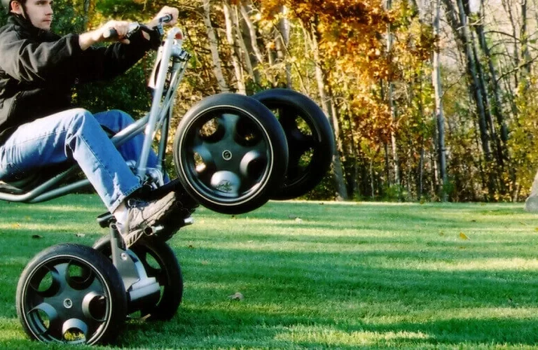 2004 LANZAMIENTO DEL ATV DE CUATRO RUEDAS